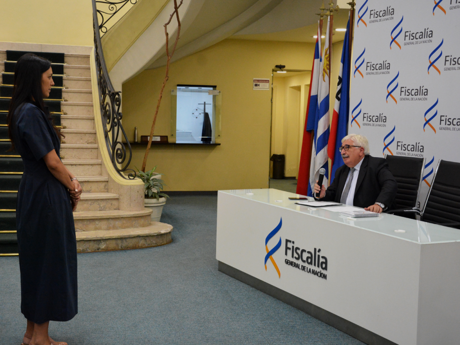Fiscal de Corte toma juramento a la fiscal Saavedra Fiscal de Corte toma juramento a la fiscal Saavedra