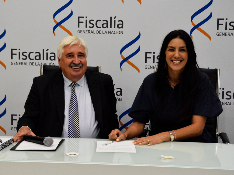 Fiscal de Corte Juan Gómez junto a la fiscal Cecilia Saavedra Fiscal de Corte Juan Gómez junto a la fiscal Cecilia Saavedra