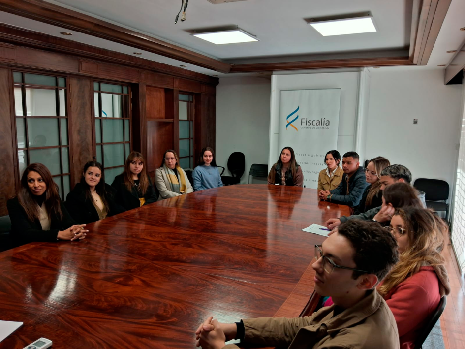 Estudiantes de Derecho UdelaR Estudiantes de Derecho UdelaR