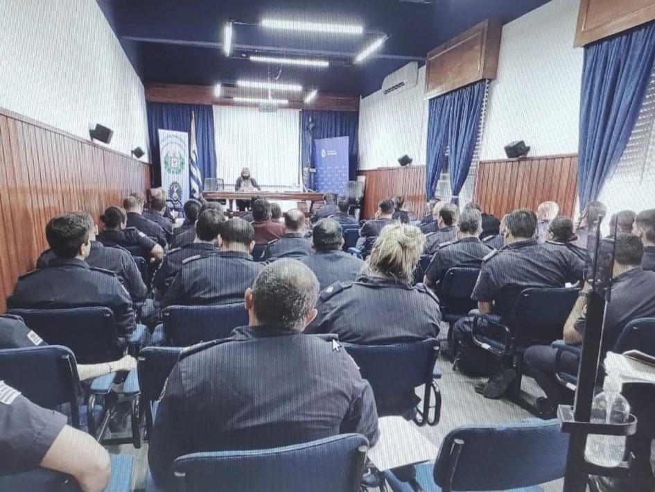 Fiscal Regueira en la reunión de trabajo con policías