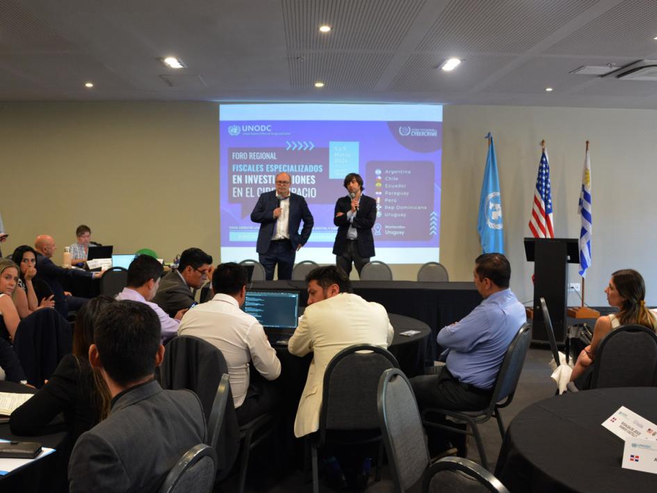 Foro Regional de Fiscales Especializados en Investigaciones en el Ciberespacio Foro Regional de Fiscales Especializados en Investigaciones en el Ciberespacio