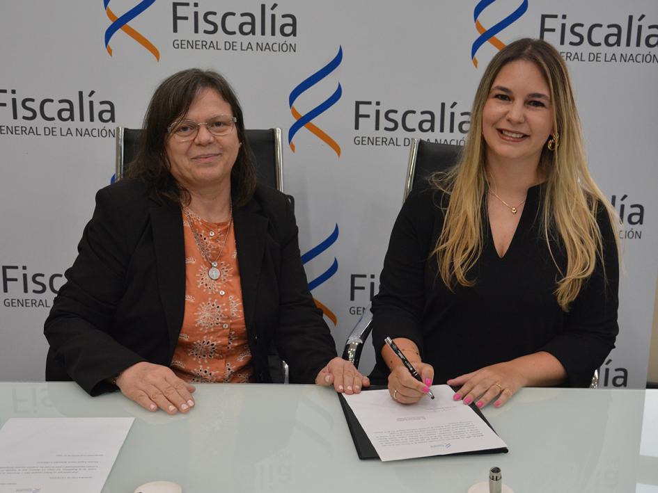 La fiscal de Corte subrogante Mónica Ferrero junto a la fiscal departamental Angela Bönke La fiscal de Corte subrogante Mónica Ferrero junto a la fiscal departamental Angela Bönke