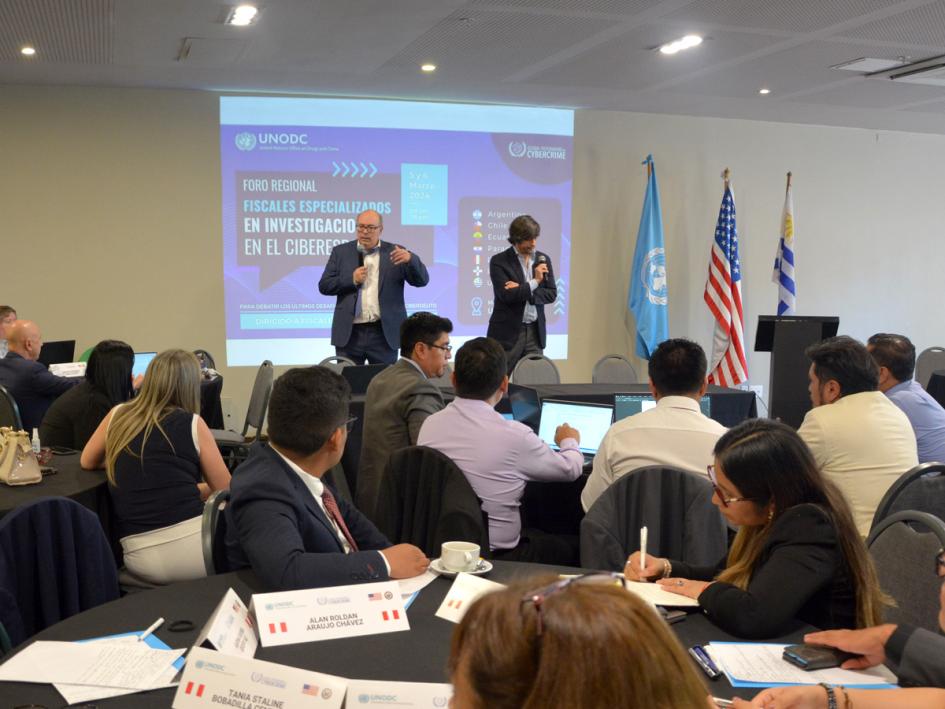 Foro Regional de Fiscales Especializados en Investigaciones en el Ciberespacio Foro Regional de Fiscales Especializados en Investigaciones en el Ciberespacio