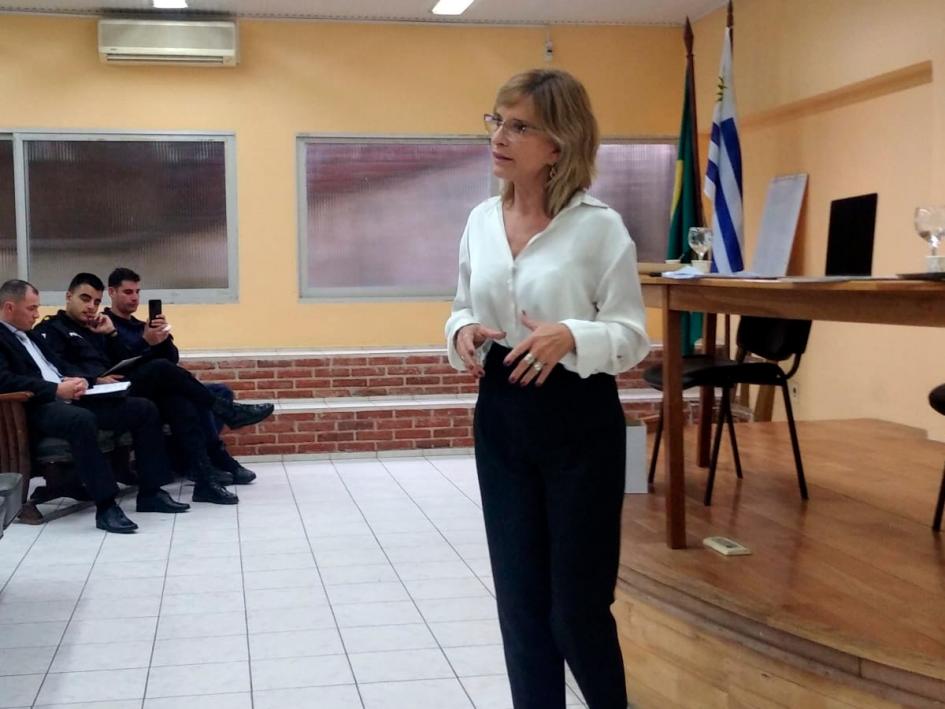 Mariella Leles da Silva - Proceso de Comunicación Centrado en la Elaboración del Mensaje Mariella Leles da Silva - Proceso de Comunicación Centrado en la Elaboración del Mensaje