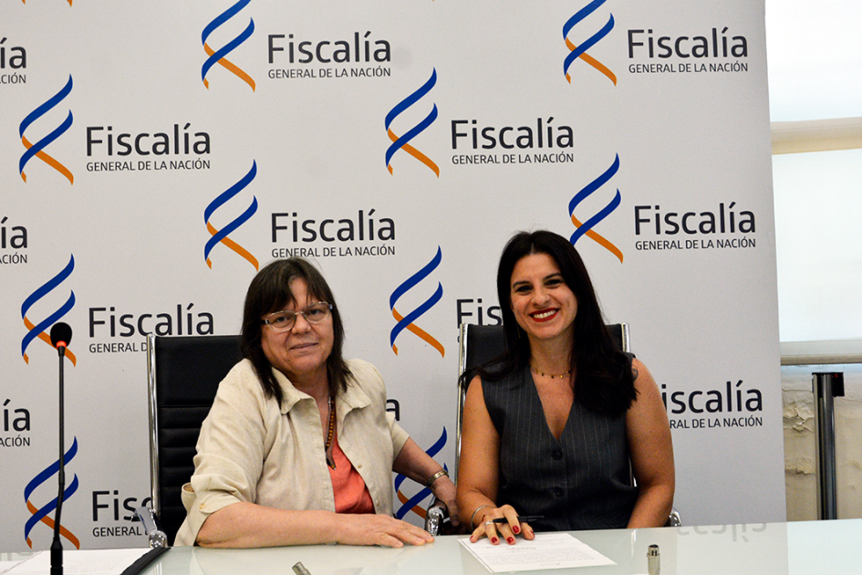 Dra. Giovanna GENTILE ACOSTA Dra. Giovanna GENTILE ACOSTA