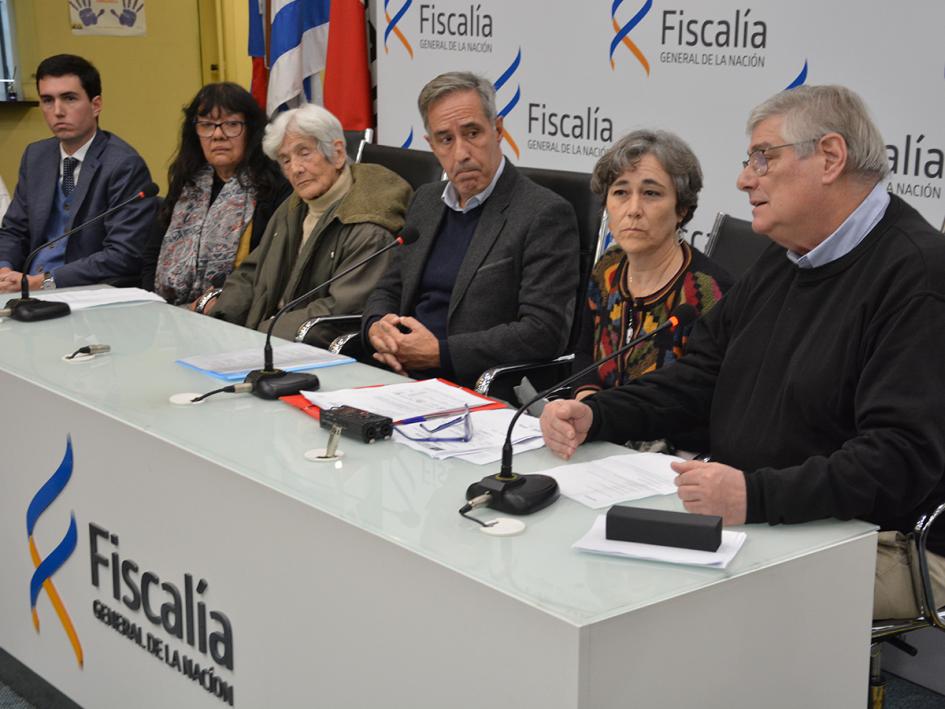 Cipriano Goñi, Alba González, Graciela Montes de Oca, Ricardo Perciballe, Alicia Lusiardo y Wilder T Cipriano Goñi, Alba González, Graciela Montes de Oca, Ricardo Perciballe, Alicia Lusiardo y Wilder T