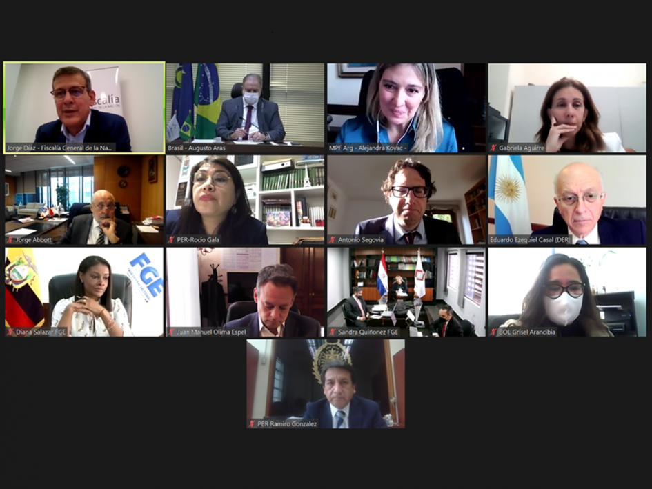Fiscal de Corte junto a los otros fiscales participantes de la REMPM Fiscal de Corte junto a los otros fiscales participantes de la REMPM