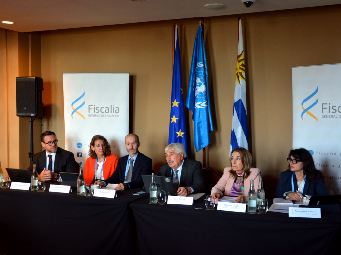 Gómez junto a Mario Hemmerling, Candice Welsh, Markus Handke, Doris Morales y Anamara Osório Silva Gómez junto a Mario Hemmerling, Candice Welsh, Markus Handke, Doris Morales y Anamara Osório Silva