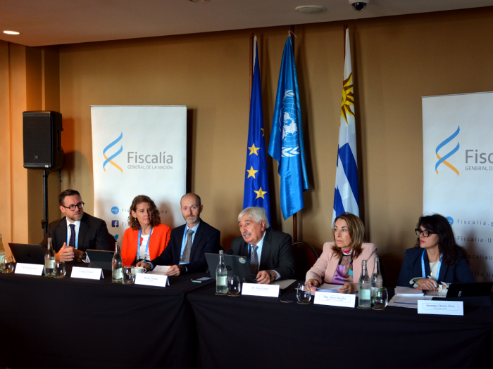 Gómez junto a Mario Hemmerling, Candice Welsh, Markus Handke, Doris Morales y Anamara Osório Silva