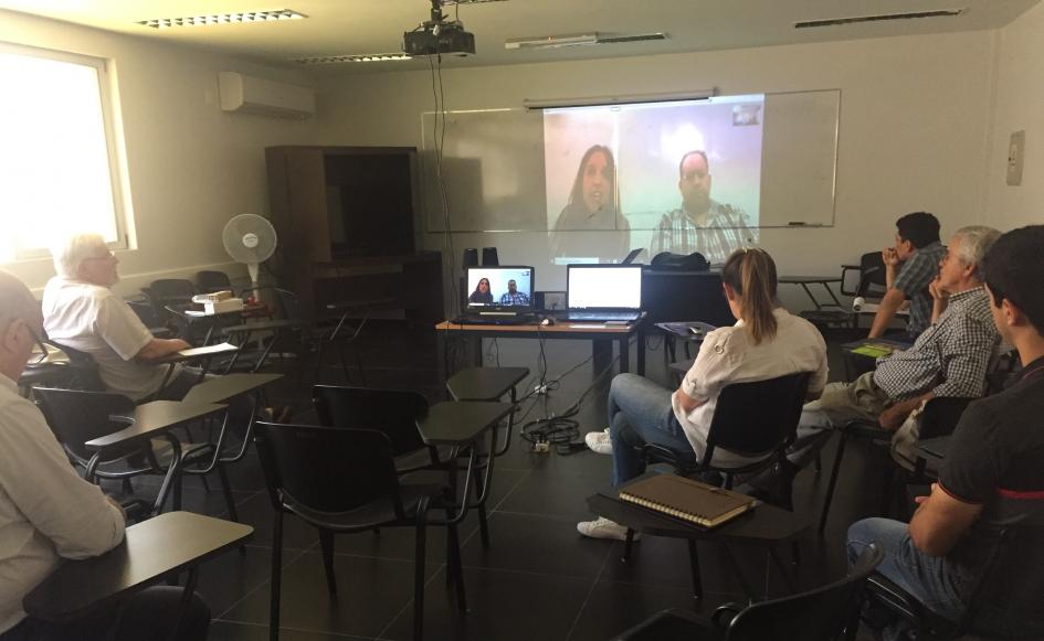 Intercambio con la Intendencia de Tacuarembó en el Centro Universitario de Tacuarmebó, video. Reunión en sala del Centro Universitario de Tacuarembó