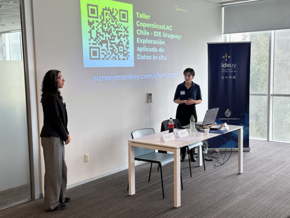 Francisca Gutiérrez y Paula Copelli, especialistas de CopernicusLAC Chile, a cargo del taller Francisca Gutiérrez y Paula Copelli, especialistas de CopernicusLAC Chile, a cargo del taller