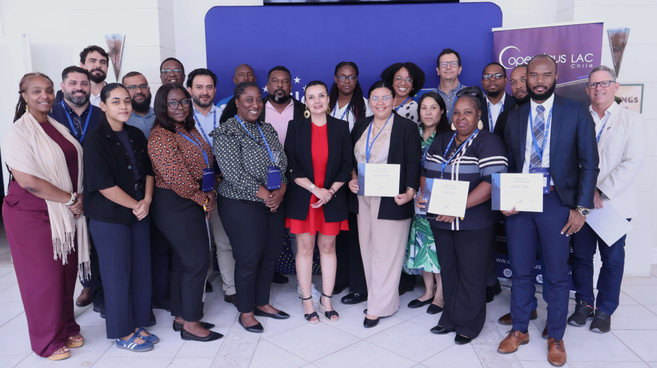 Participantes del CopernicusLAC Chile Caribbean Regional Workshop durante la ceremonia de cierre Participantes del CopernicusLAC Chile Caribbean Regional Workshop durante la ceremonia de cierre