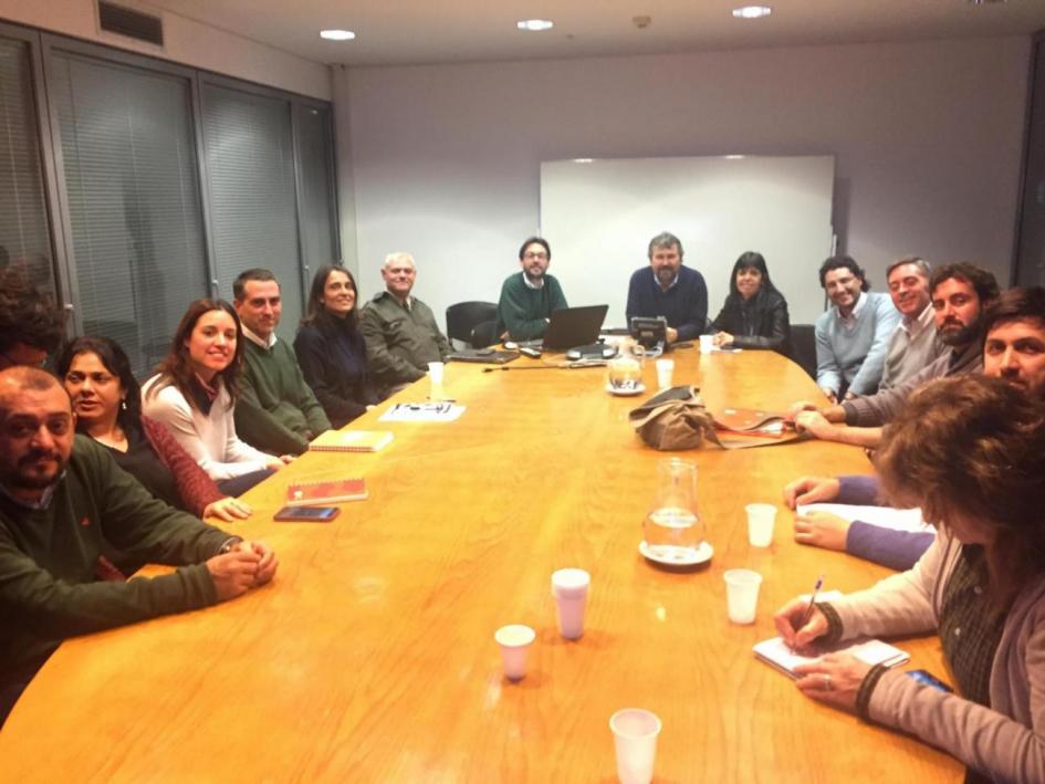 Reunión Consejo Nacional Información Geográfica (Julio 2018) Reunión en sala del piso 10 mesa ovalada con participantes del CNHIG