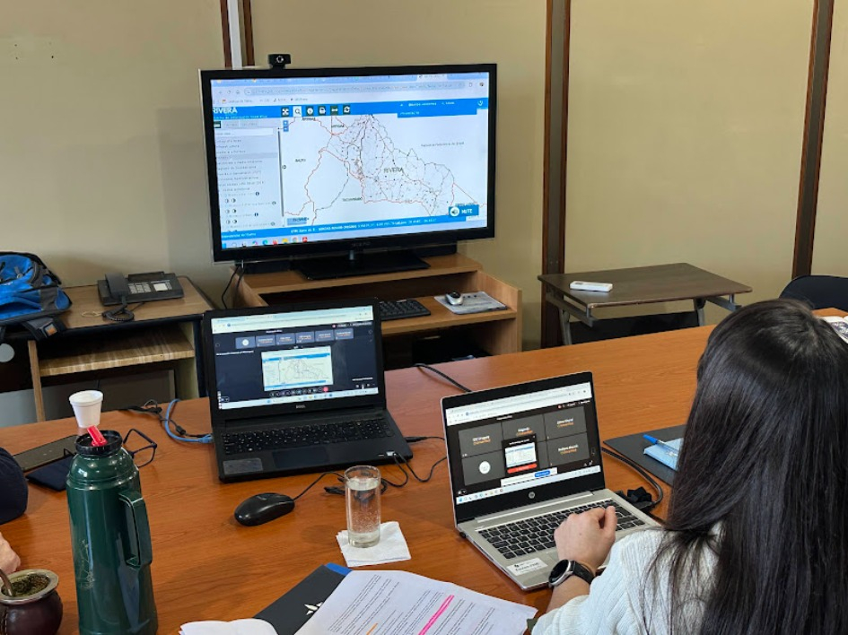 Jornada de geoalfabetización en la Dirección Nacional de Topografía Jornada de geoalfabetización en la Dirección Nacional de Topografía