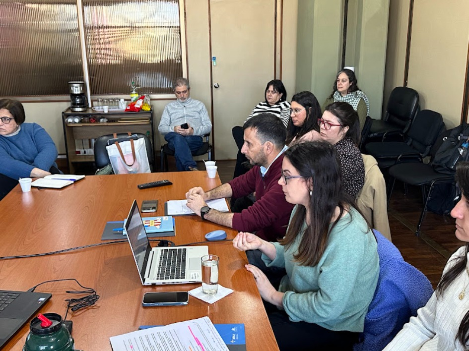 Equipo técnico de la IDE presentando distintas herramientas de información geográfica 