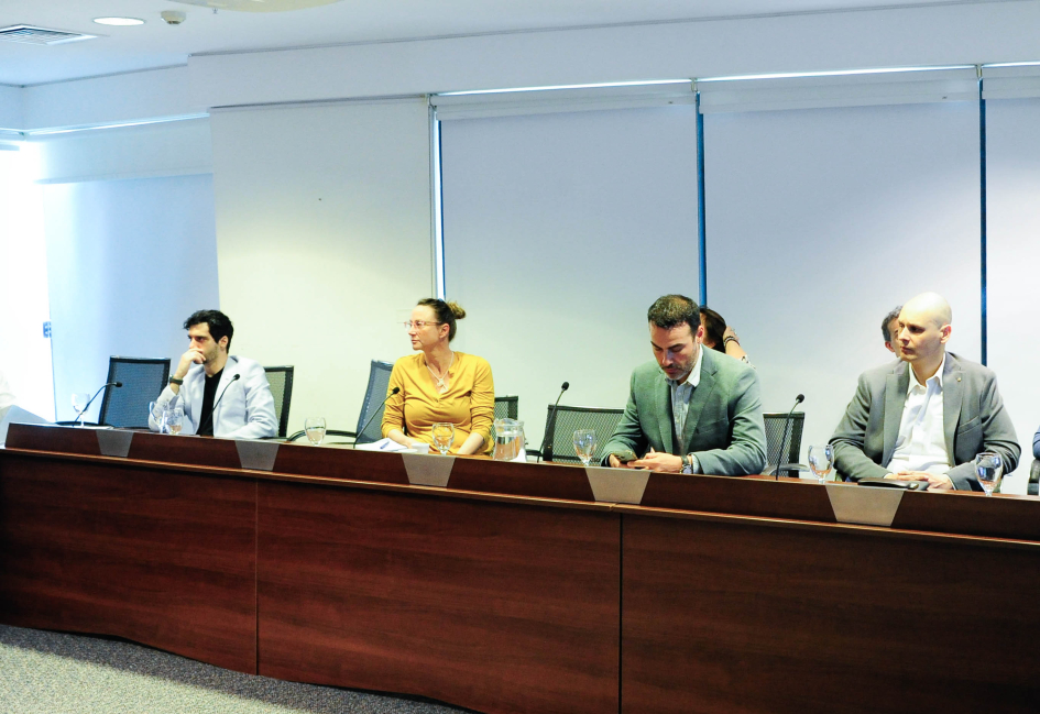 Seminario de intercambio técnico, entre las instituciones de datos espaciales de Uruguay y Colombia Seminario de intercambio técnico, entre las instituciones de datos espaciales de Uruguay y Colombia