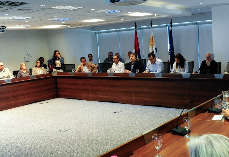 Seminario de intercambio técnico, entre las instituciones de datos espaciales de Uruguay y Colombia Seminario de intercambio técnico, entre las instituciones de datos espaciales de Uruguay y Colombia