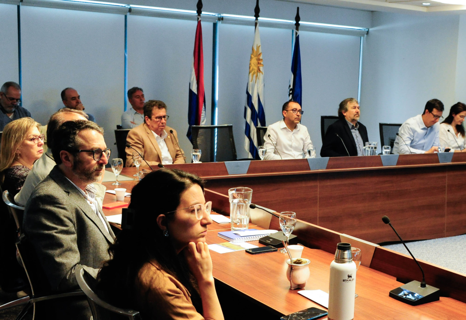 Seminario de intercambio técnico, entre las instituciones de datos espaciales de Uruguay y Colombia Seminario de intercambio técnico, entre las instituciones de datos espaciales de Uruguay y Colombia