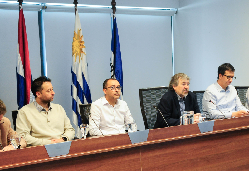 Seminario de intercambio técnico, entre las instituciones de datos espaciales de Uruguay y Colombia Seminario de intercambio técnico, entre las instituciones de datos espaciales de Uruguay y Colombia