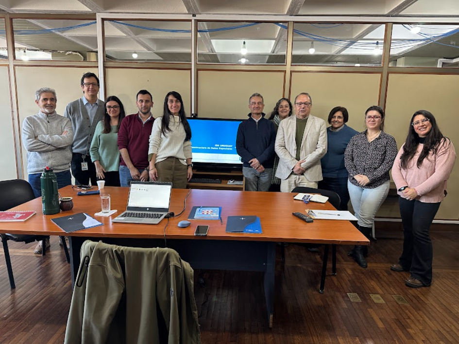 El equipo de la IDE y participantes de la jornada, al finalizar el encuentro El equipo de la IDE y participantes de la jornada, al finalizar el encuentro