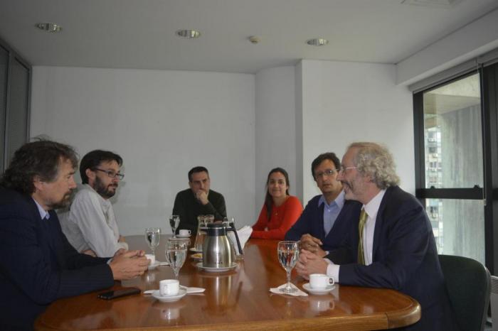 El Prof. Javier Ariza visita IDEuy