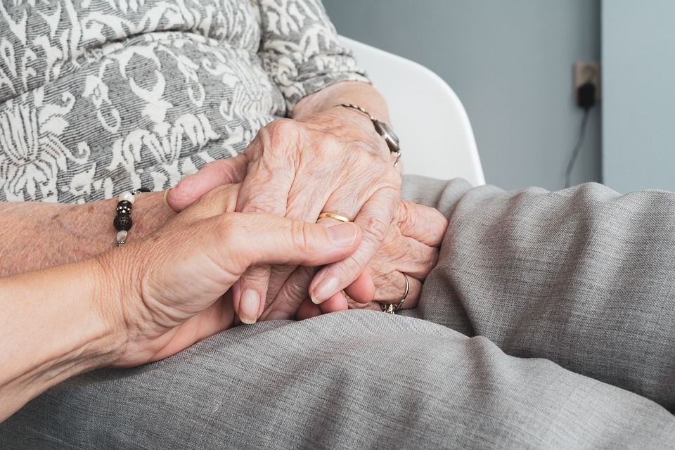 Manos de ancianos Manos de ancianos
