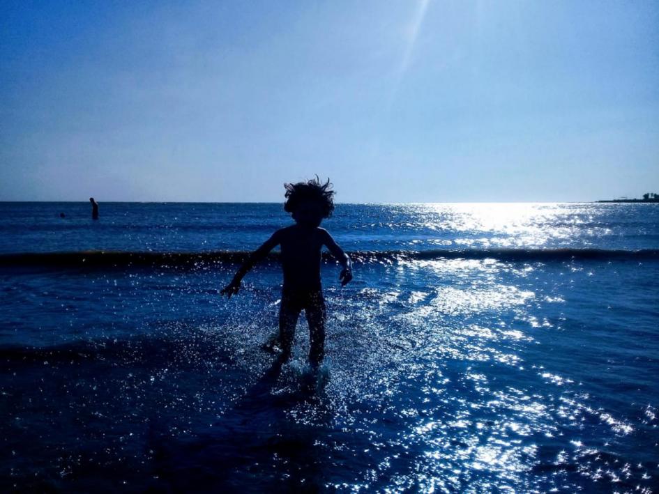 Niño en la playa