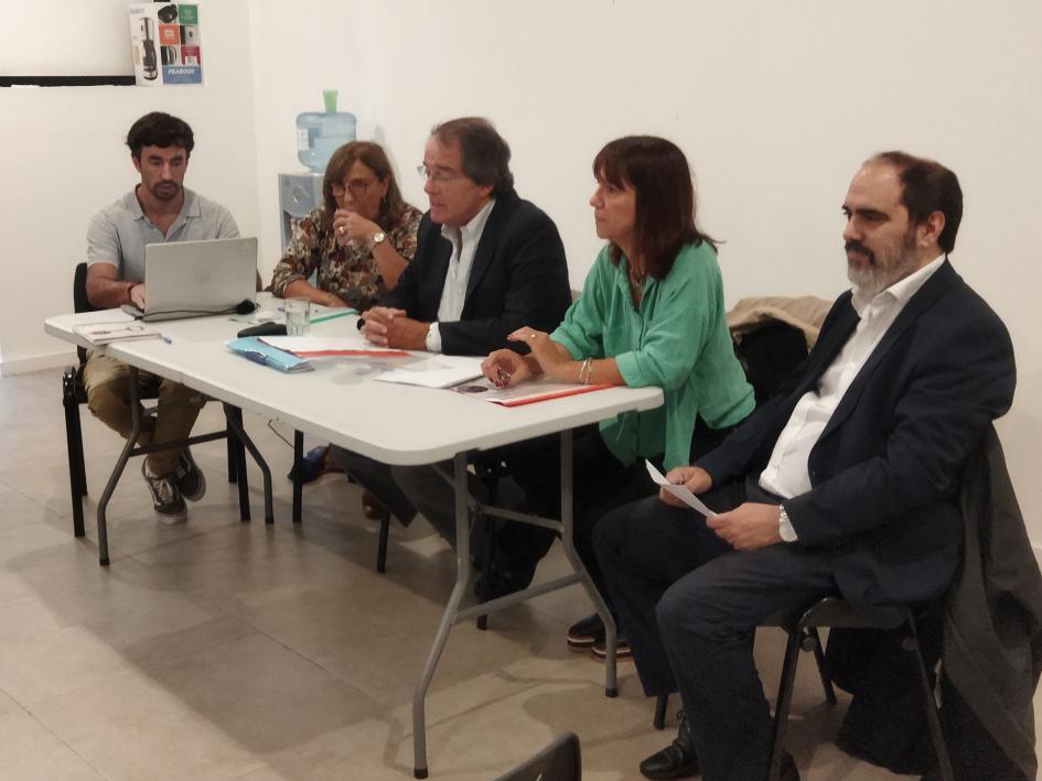 El director Bernardo Legnani con el equipo de la Unidad de Personas Mayores y Educación de la INDDHH