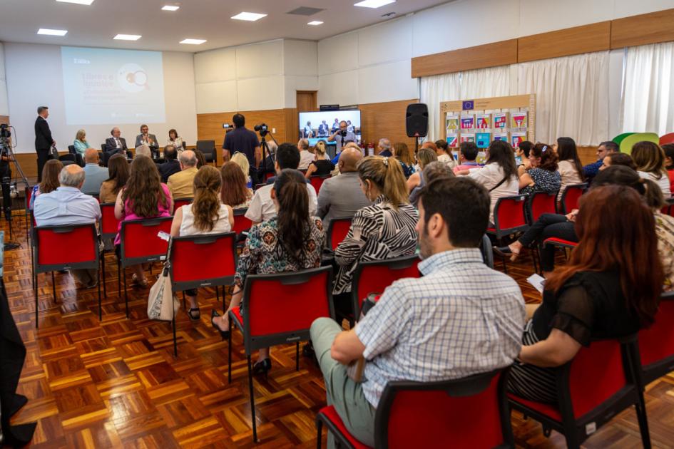 Público actividad 8 de diciembre. Presentación Mirador Desca