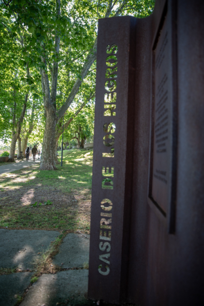 Escultura en hierro ubicada en los padrones donde estaba el Caserío de los Negros.