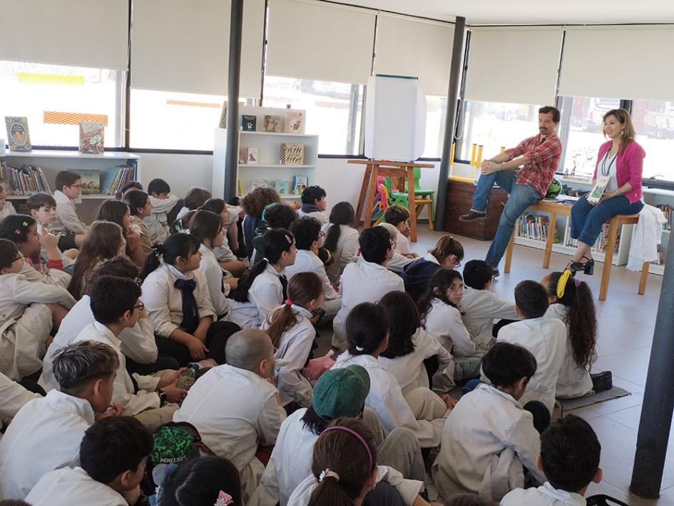 Escolares participando de la presentación del libro Facundo cuenta (contigo) en Biblioteca Figueira Escolares participando de la presentación del libro Facundo cuenta (contigo) en Biblioteca Figueira