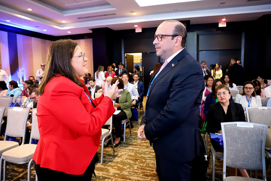 Carmen Rodríguez, presidenta de la INDDHH, junto a Eduardo Le Blanc de la Defensoría de Panamá Carmen Rodríguez, presidenta de la INDDHH, junto a Eduardo Le Blanc de la Defensoría de Panamá