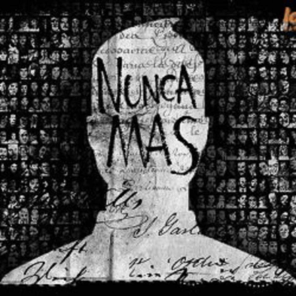 Nunca más con imágenes de detenidos desaparecidos