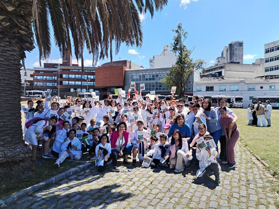 Escolares participando de la presentación del libro Facundo cuenta (contigo) en Biblioteca Figueira Escolares participando de la presentación del libro Facundo cuenta (contigo) en Biblioteca Figueira
