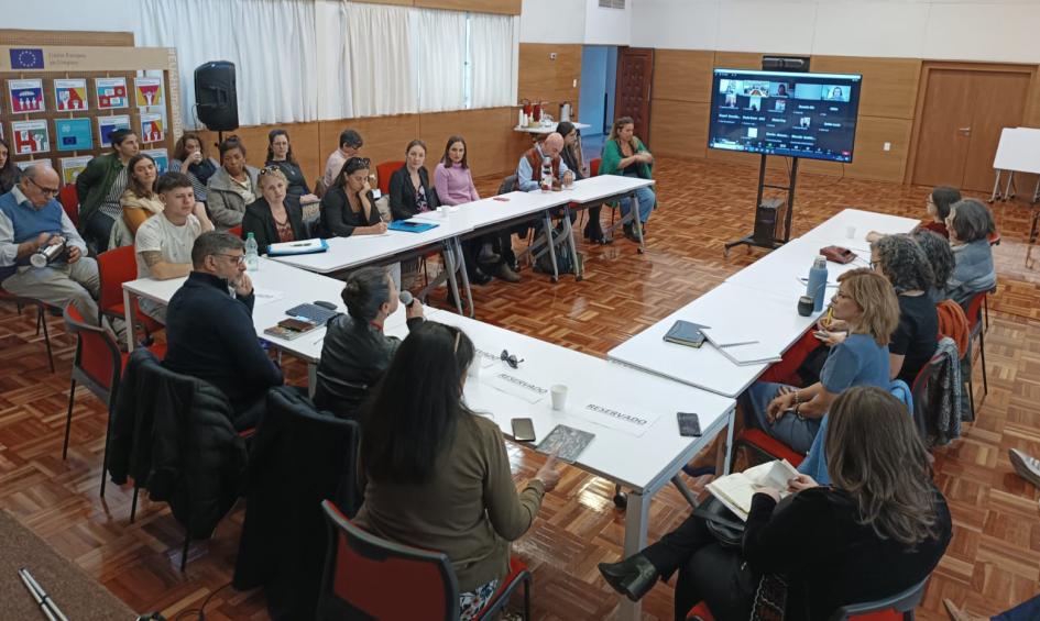 Reunión de Cisternas con el grupo de trabajo (vista desde atrás)