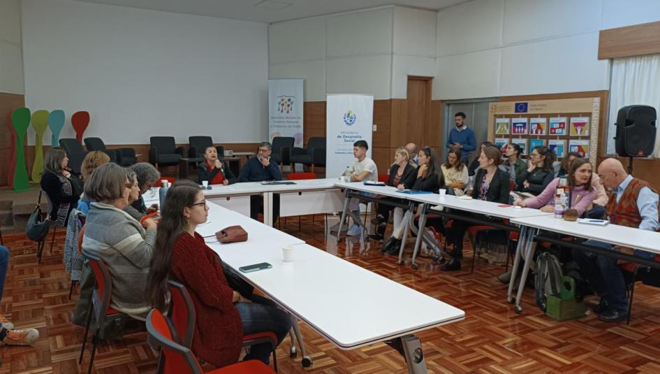 Reunión de Cisternas con el grupo de trabajo (vista de frente)