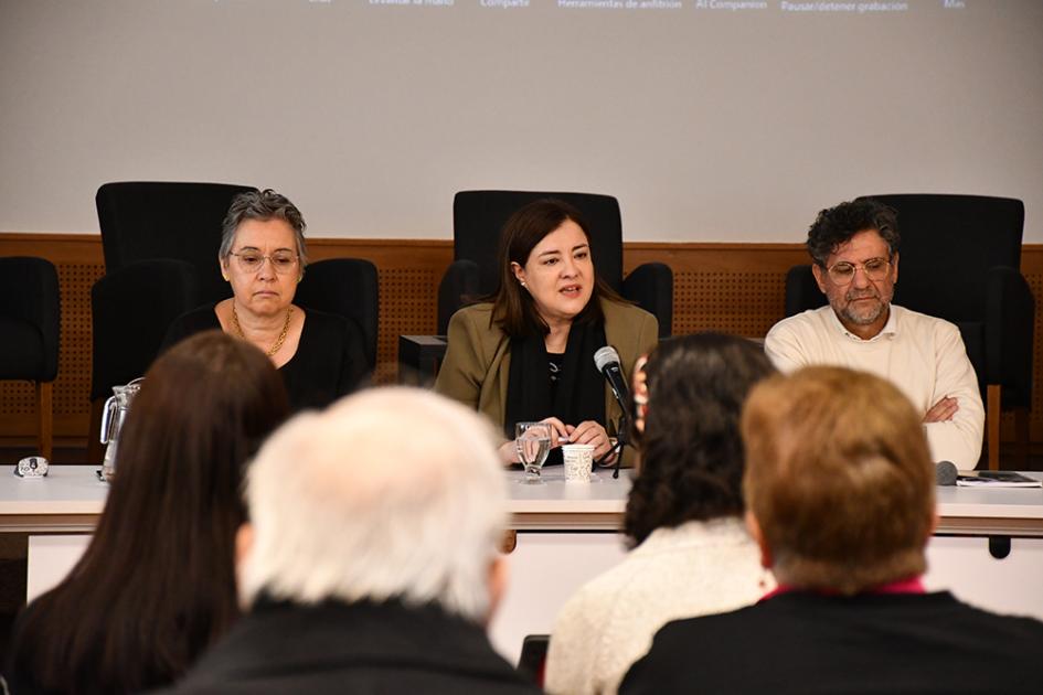 Directora J. Fernández; presidenta C. Rodríguez; y responsable U. de Discapacidad H. Da Cunha