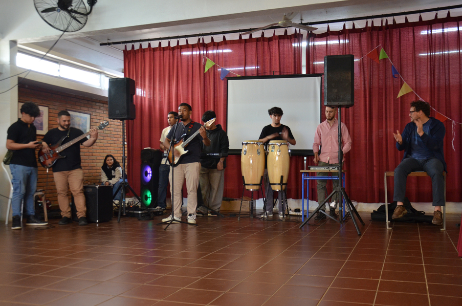 Cierre musical a cargo de la Figari Band