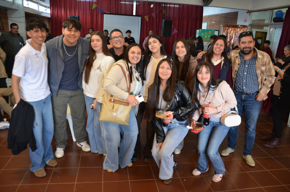 Foto grupal de participantes