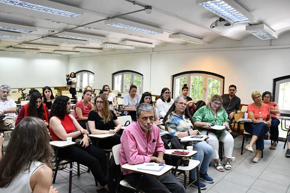 Formación sobre el rol de la Psicología en el cambio de modelo. Foto: Udelar Participantes en el aula durante la formación sobre el rol de la Psicología en el cambio de modelo