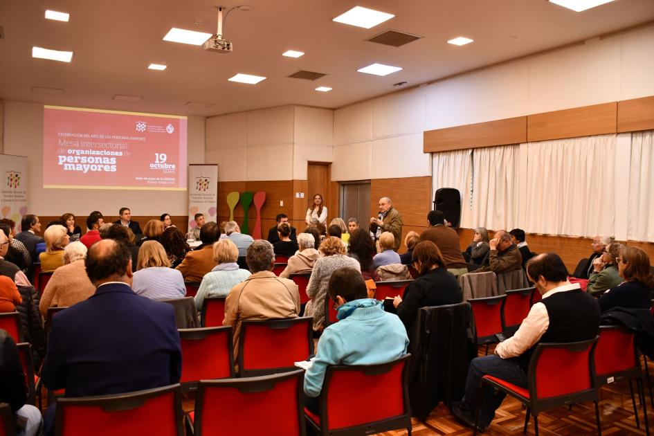 Persona del público realizando intervención