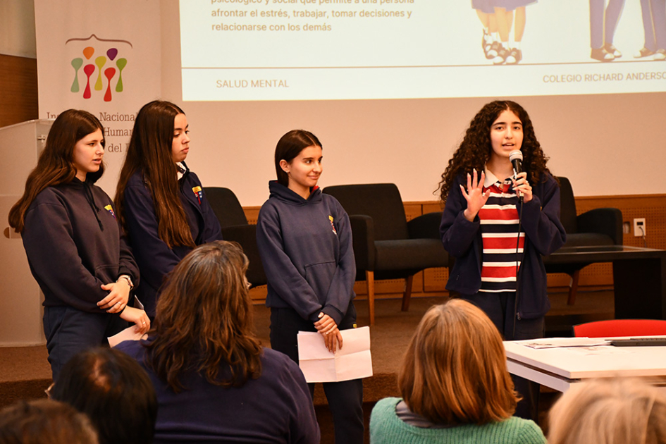 Exposición de estudiantes del Colegio Richard Anderson