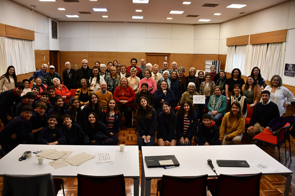 Todos los participantes del encuentro intergeneracional