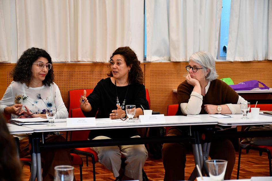 Mesa de diálogo sobre conciliación de la vida personal, familiar y laboral representantes del Ministerio de Trabajo y Seguridad Social
