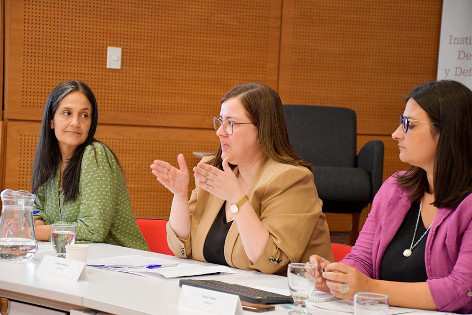 Presidenta de la INDDHH, Carmen Rodríguez, junto a funcionarias de la Unidad Especializada en Género Presidenta de la INDDHH, Carmen Rodríguez, junto a funcionarias de la Unidad Especializada en Género