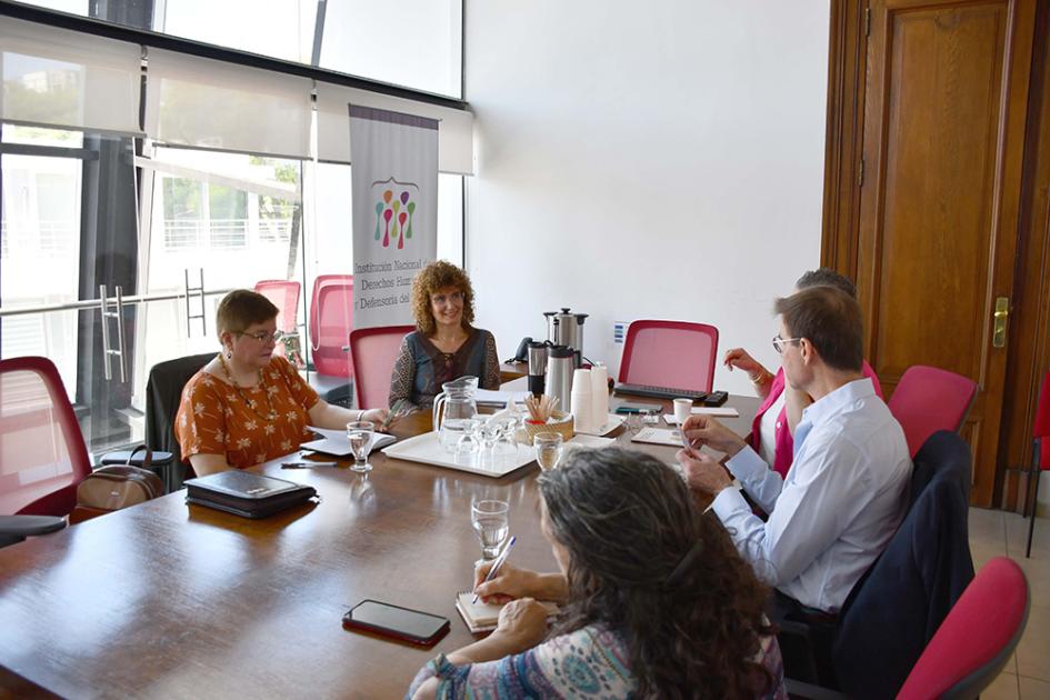 Reunión con docentes canadienses especializados en discapacidad en la INDDHH C. Kuzma, A. Mazzei, J. Fernández, S. Baranyi y N. Guarneri