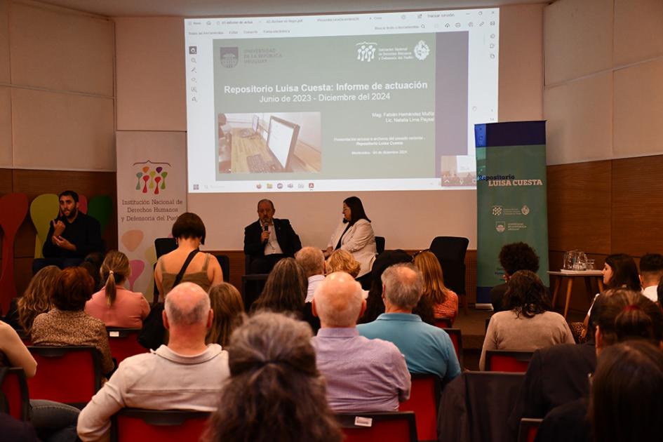 Álvaro Mombrú, vicerrector de la Udelar, junto a Carmen Rodríguez, presidenta de la INDDHH Álvaro Mombrú, vicerrector de la Udelar, junto a Carmen Rodríguez, presidenta de la INDDHH