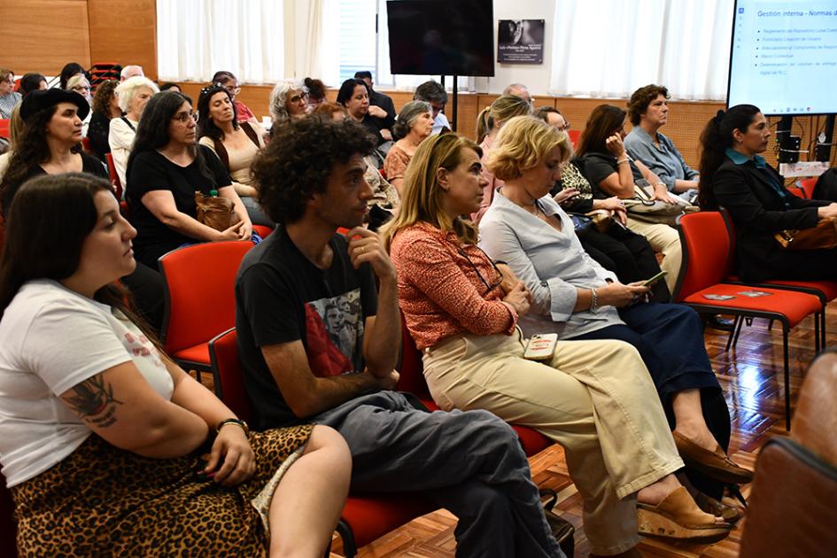 Presentación Acceso a archivos del pasado reciente público asistente a la Presentación Acceso a archivos del pasado reciente