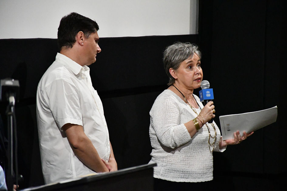 Realizador del cortometraje, Pablo Martínez Pessi, y la directora de la INDDHH, Jimena Fernández Realizador del cortometraje, Pablo Martínez Pessi, y la directora de la INDDHH, Jimena Fernández