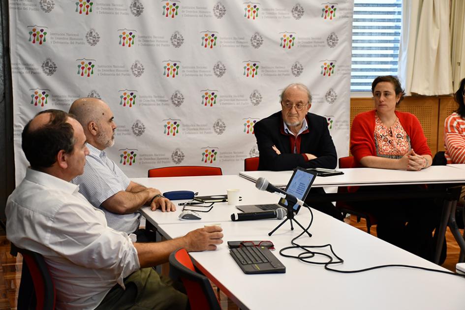 Director de la INDDHH, Marcos Israel, y Eduardo Bertoni, expositor invitado Director de la INDDHH, Marcos Israel, y Eduardo Bertoni, expositor invitado